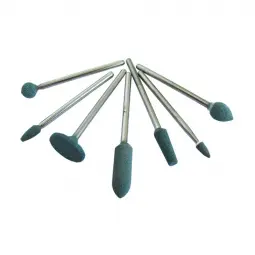 Pierres vertes montées sur mandrin